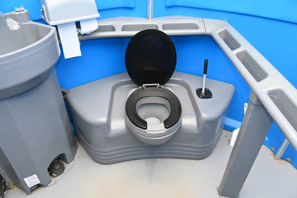 Best Portable restroom trailer rental  in Kaukauna, WI